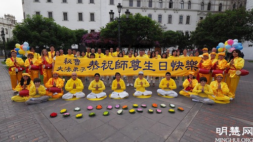 Image for article Praktisi di Peru Merayakan Hari Falun Dafa Sedunia