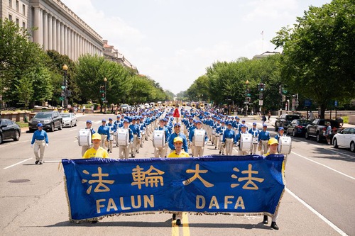 Image for article Washington DC: Pawai Diselenggarakan untuk Menyerukan Perhatian terhadap Penganiayaan Selama 22 Tahun oleh PKT terhadap Falun Gong di Tiongkok