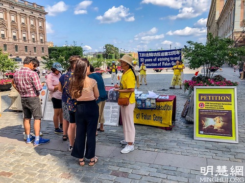 Image for article Swedia: Praktisi Falun Dafa Menggelar Acara Menyerukan Agar Penganiayaan Selama 22 Tahun oleh Rezim Tiongkok Diakhiri