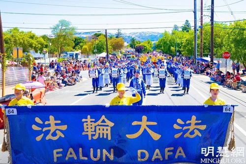 Image for article California: Praktisi Falun Dafa Bergabung dengan Parade Freedom Fest Tanggal 4 Juli