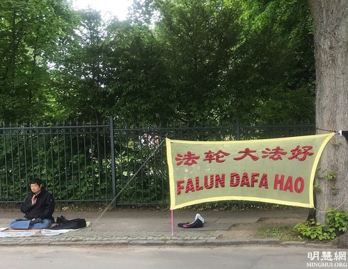 Image for article Denmark: Delapan Belas Tahun Kegigihan di Depan Kedutaan Besar Tiongkok