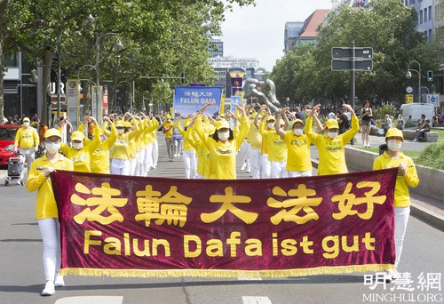 Image for article Berlin, Jerman: Parade Falun Gong di Berlin Didukung oleh Semua Lapisan Masyarakat