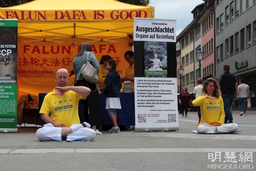 Image for article Winterthur, Swiss: Orang-orang Mengutuk Penganiayaan Berkelanjutan Rezim PKT terhadap Falun Dafa