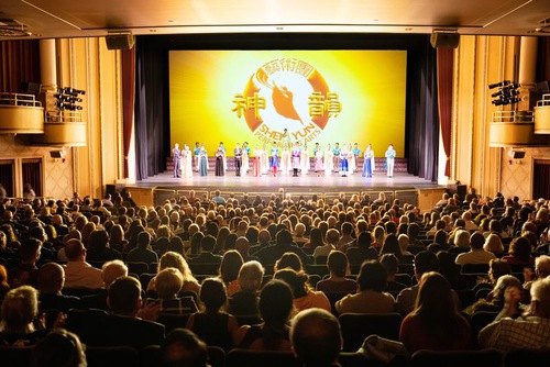 Image for article Penonton Teater di Tiga Negara Bagian AS Menghargai Shen Yun: “Sebuah Harapan yang Indah”