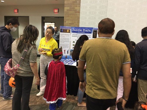 Image for article Texas: Memperkenalkan Falun Dafa pada Acara di Dallas