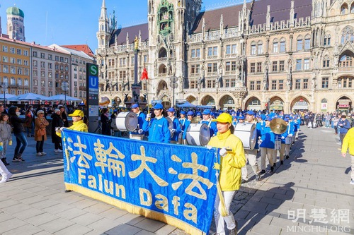 Image for article Munich, Jerman: Rapat Umum dan Pawai Berskala Besar Mengungkap Kebrutalan Penganiayaan di Tiongkok