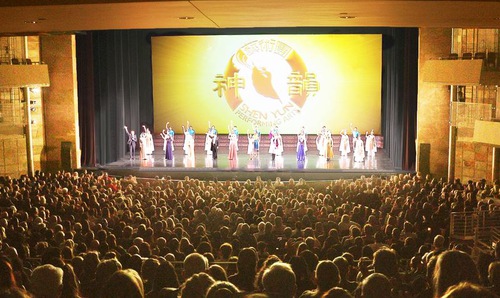 Image for article Shen Yun Memukau Penonton Teater di Empat Negara Bagian: “Luar Biasa,” “Mengharukan,” “Betapa Indahnya”