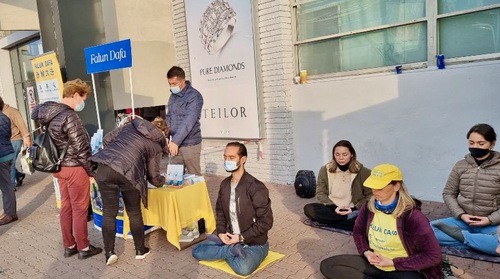 Image for article Rumania: Memperkenalkan Falun Dafa di Craiova