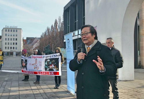 Image for article Nuremberg, Jerman: Anggota Parlemen Mengecam Penganiayaan Terhadap Falun Gong Selama Rapat Umum Hari Hak Asasi Manusia
