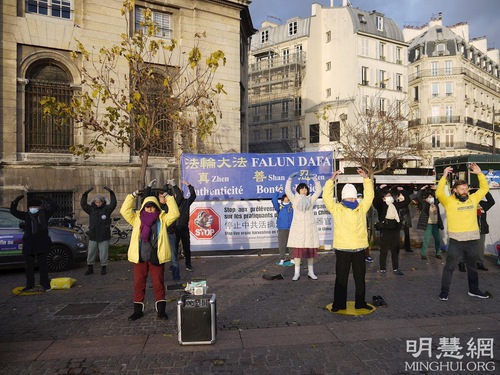 Image for article Paris, Prancis: Praktisi Mengadakan Kegiatan untuk Mengungkap Penganiayaan Falun Gong di Tiongkok