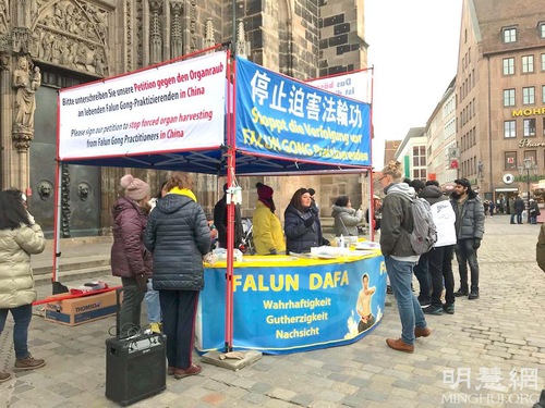 Image for article Jerman: Acara di Empat Kota pada Hari Hak Asasi Manusia Menyerukan kepada Rezim Komunis Tiongkok