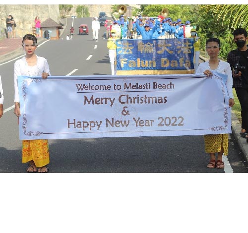 Image for article Bali: Tian Guo Marching Band dan Barisan Penari Pentas dalam Perayaan Natal dan Tahun Baru