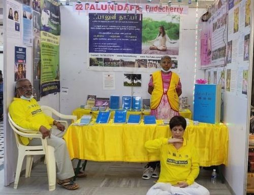 Image for article India: Memperkenalkan Falun Dafa di Pameran Buku Pondicherry ke-25 