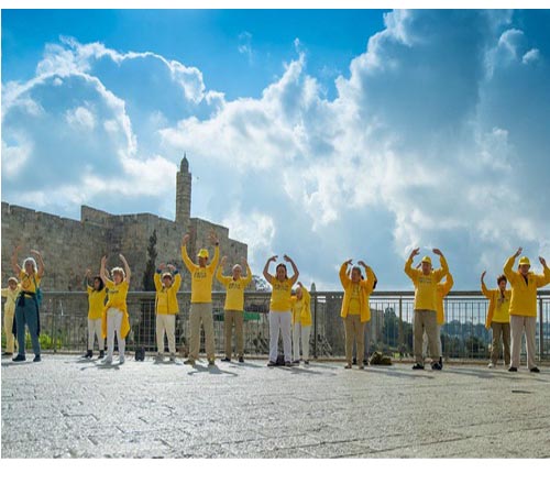 Image for article Yerusalem, Israel: Menampilkan Keindahan Falun Dafa vs. Penganiayaan Brutal di Tiongkok