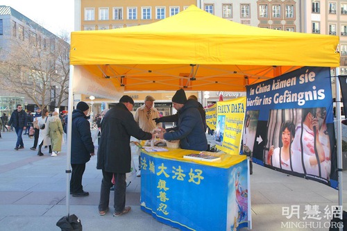 Image for article Munich, Jerman: Dokter Menandatangani Petisi Menyerukan untuk Mengakhiri Penganiayaan terhadap Falun Dafa
