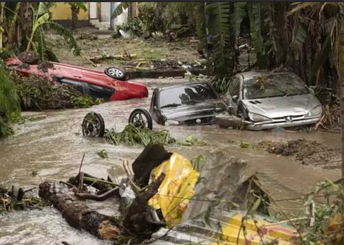 Image for article Tanah Longsor di Brasil Tewaskan Sedikitnya 24 Orang, Badai Musim Dingin Menerjang Pantai Timur AS