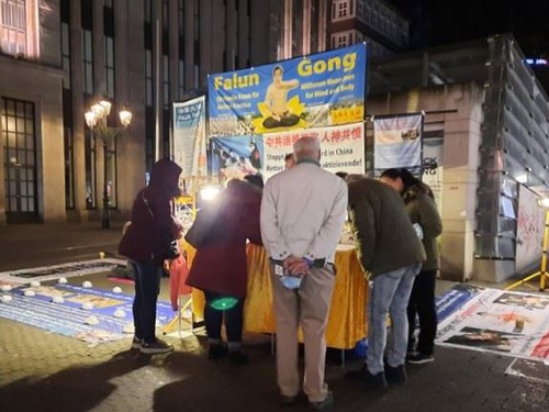 Image for article Rhine-Westphalia Utara: Praktisi Falun Dafa Mengungkap Penganiayaan yang Berkelanjutan di Tiongkok