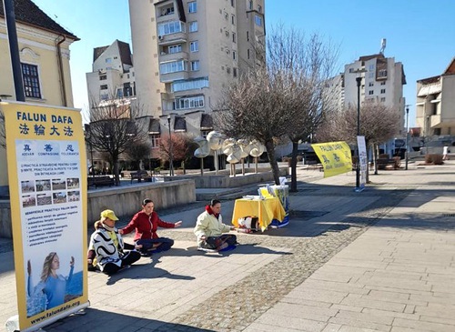Image for article Rumania: Orang-orang di Târgu Mureș Mempelajari tentang Falun Dafa