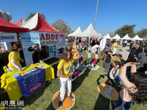 Image for article Turki: Falun Dafa Populer di Orange Blossom Festival