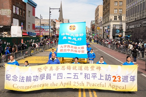 Image for article New York: Parade Peringati Permohonan Damai di Tiongkok 23 Tahun Lalu