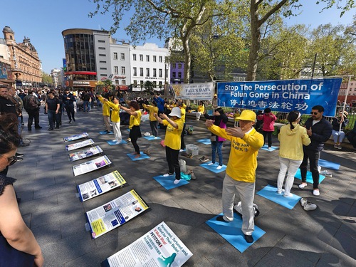 Image for article Inggris: Praktisi Falun Dafa Mengadakan Kegiatan di Seluruh London untuk Memperingati Permohonan 25 April