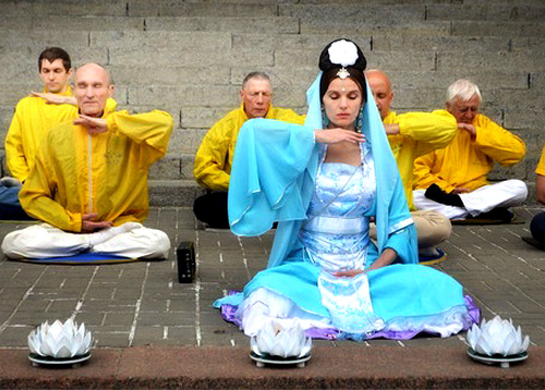 Image for article Ukraina: Praktisi Falun Gong Berbagi Manfaat Luar Biasa Dari Berlatih di Negara yang Dirusak Perang