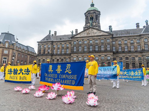 Image for article Belanda: Praktisi di Amsterdam Merayakan Peringatan 30 Tahun Falun Dafa Diperkenalkan ke Publik