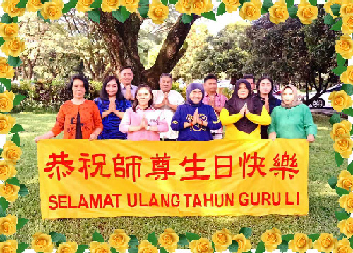 Image for article Praktisi Falun Dafa di Berbagai Kota/Wilayah di Indonesia Merayakan Hari Falun Dafa Sedunia dan dengan Hormat Mengucapkan Selamat Ulang Tahun kepada Shifu yang Belas Kasih (Bagian 1)