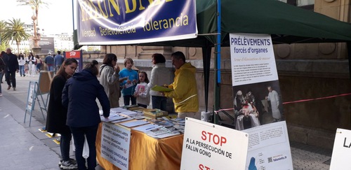 Image for article San Sebastian, Spanyol: Meningkatkan Kesadaran akan Penganiayaan terhadap Falun Gong