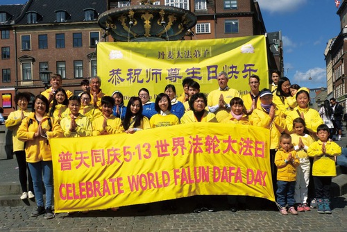 Image for article Denmark dan Swedia: Praktisi Merayakan Hari Falun Dafa Sedunia dan Meningkatkan Kesadaran akan Falun Dafa