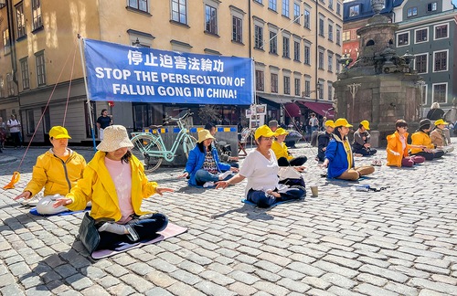 Image for article Stockholm, Swedia: Publik Mengecam Penganiayaan yang Berkelanjutan di Tiongkok Selama Konferensi Lingkungan PBB