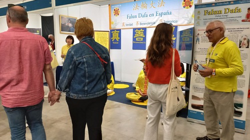 Image for article Spanyol Memperkenalkan Falun Dafa di Pameran BioCultura di Barcelona