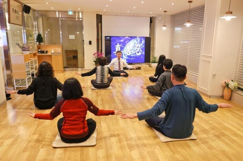 Image for article Workshop Falun Dafa Sembilan Hari di Korea Selatan: Praktisi Baru Mendapatkan Harta Berharga