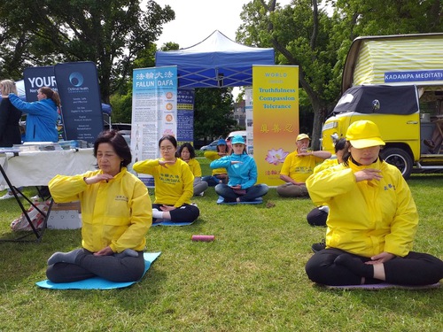 Image for article Skotlandia: Memperkenalkan Falun Dafa di Meadow Festival Edinburgh