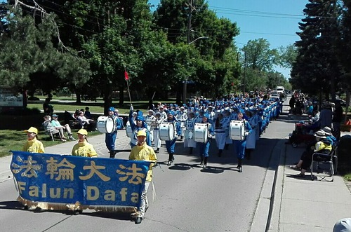 Image for article Toronto, Kanada: Falun Dafa Diterima dengan Hangat di Tiga Parade