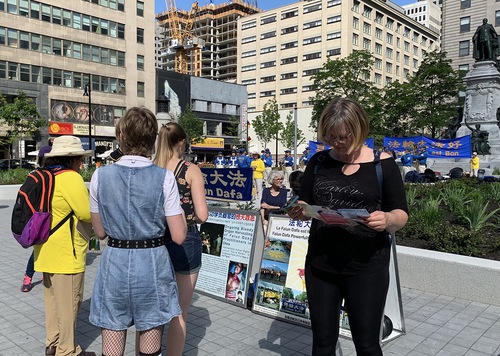 Image for article Montreal: Musik dan Meditasi Menarik Minat pada Falun Dafa dan Dukungan untuk Mengakhiri Penganiayaan