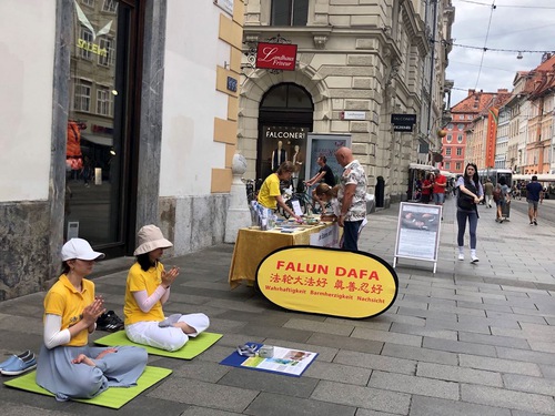 Image for article Austria: Serangkaian Acara Diselenggarakan untuk Menarik Perhatian pada Penganiayaan terhadap Falun Dafa 