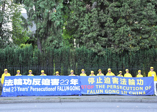 Image for article Vancouver: Nyala Lilin Mengenang Praktisi Falun Gong yang Meninggal Selama 23 Tahun Akibat Penganiayaan Rezim Tiongkok