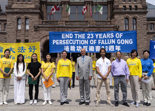 Image for article Toronto: Pejabat Mengecam Rezim Tiongkok Selama Rapat Umum untuk Menandai 23 Tahun Penganiayaan