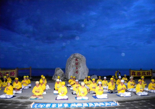 Image for article Taiwan: Praktisi Mengadakan Nyala Lilin untuk Menandai 23 Tahun Penganiayaan terhadap Falun Gong
