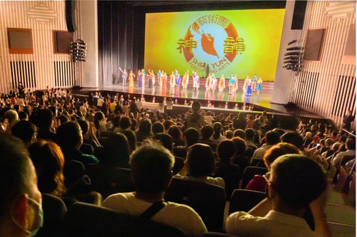 Image for article Penonton Teater Taiwan Menghargai Kesenian Shen Yun: “Kepedulian dan Cinta untuk Dunia Ini dan Kemanusiaan”