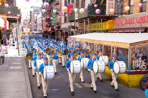 Image for article New York: Pawai Falun Gong dengan Damai Memprotes 23 Tahun Penganiayaan