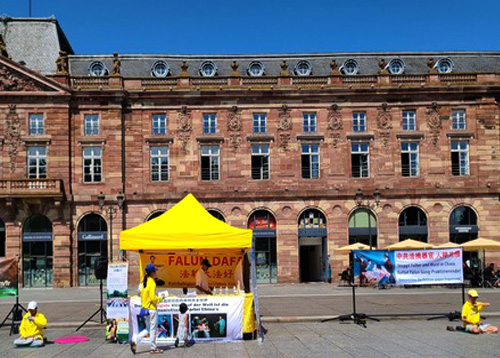 Image for article Strasbourg, Prancis: Penduduk Setempat Mengecam Penganiayaan Falun Dafa di Tiongkok