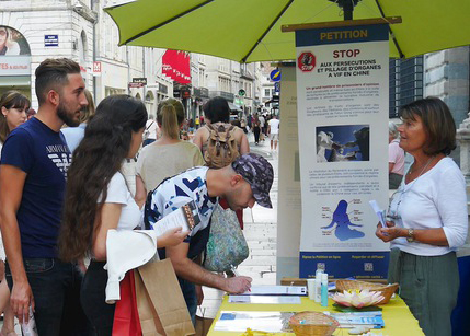 Image for article Prancis: Mengklarifikasi Fakta tentang Falun Dafa di Besançon