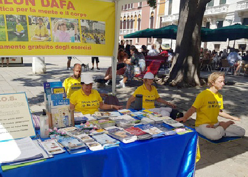 Image for article Italia: Memperkenalkan Falun Dafa di Roma dan Venesia