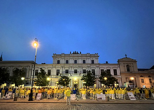 Image for article Polandia: Orang-orang di Malam Lilin Mengutuk Penganiayaan yang Berkelanjutan Rezim Tiongkok terhadap Falun Dafa