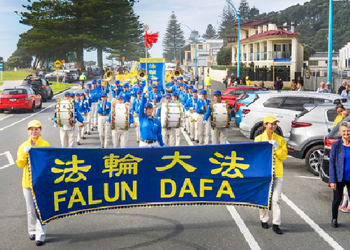 Image for article Tauranga, Selandia Baru: Warga Mengungkapkan Pentingnya Sejati-Baik-Sabar di Parade dan Rapat Umum