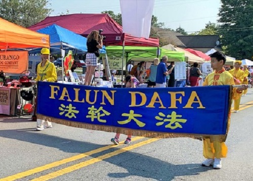 Image for article Maryland, AS: Orang-orang di Poolesville Mempelajari Falun Gong dan Mengecam Penganiayaan di Tiongkok