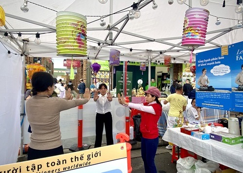 Image for article Sydney, Australia: Belajar Falun Gong di Perayaan Festival Pertengahan Musim Gugur Komunitas Vietnam