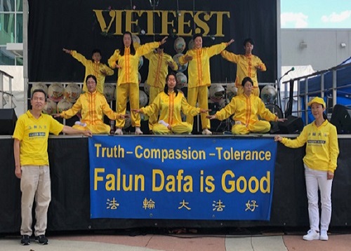Image for article Virginia, AS: Memperkenalkan Falun Dafa di Festival Warisan Vietnam